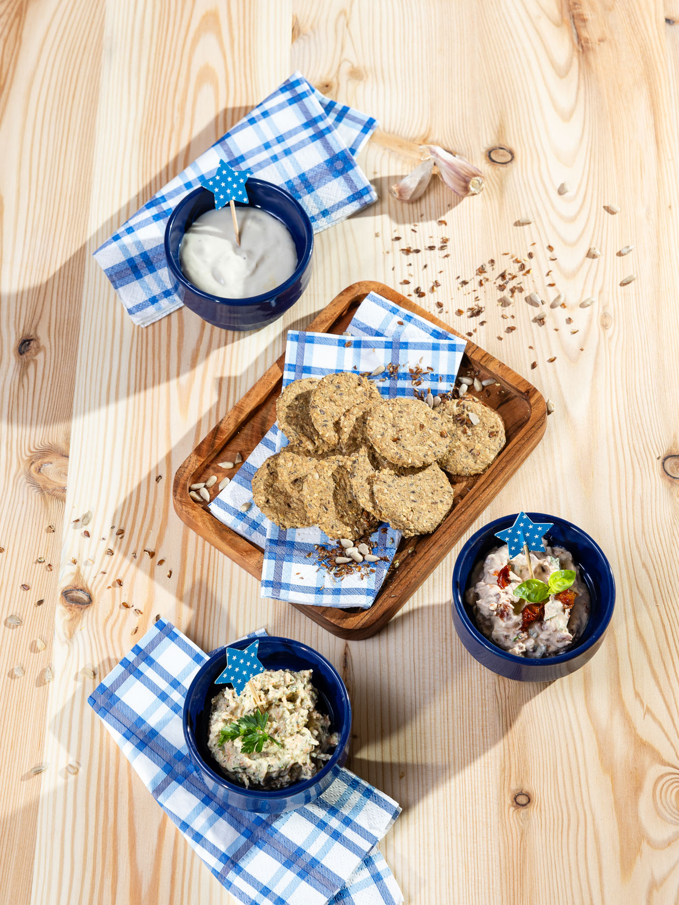 Knaeckebrot-dreierlei mit Dip