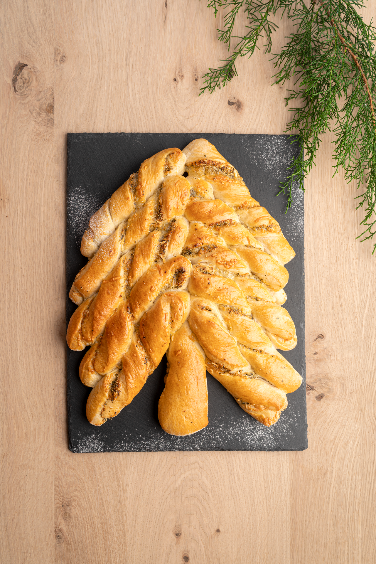 Kürbiskern-Käse gebäck in Tannenbaumform